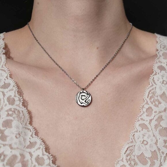 Gothic abstract hypnosis swirly necklace with a small silver chain - Picture 2 of 10